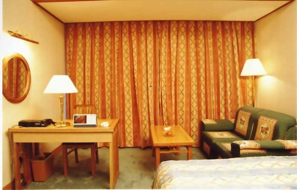 Huaqiao Hotel Linhai Buitenkant foto